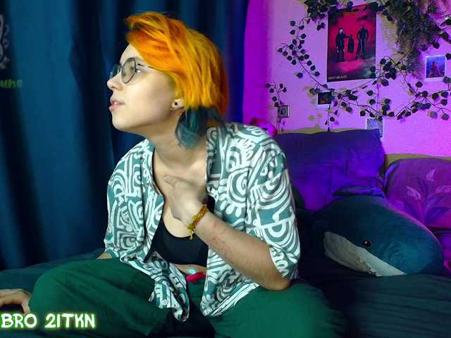 Tricky Kitsune online show from August 9, 4:52 pm
