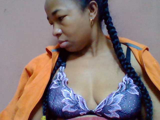 Tryciah1a online show from August 13, 3:09 am