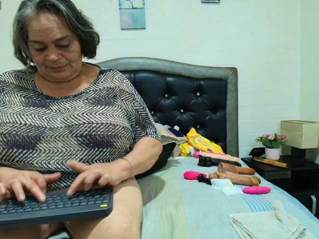 VickyBoobss online show from August 12, 3:53 am