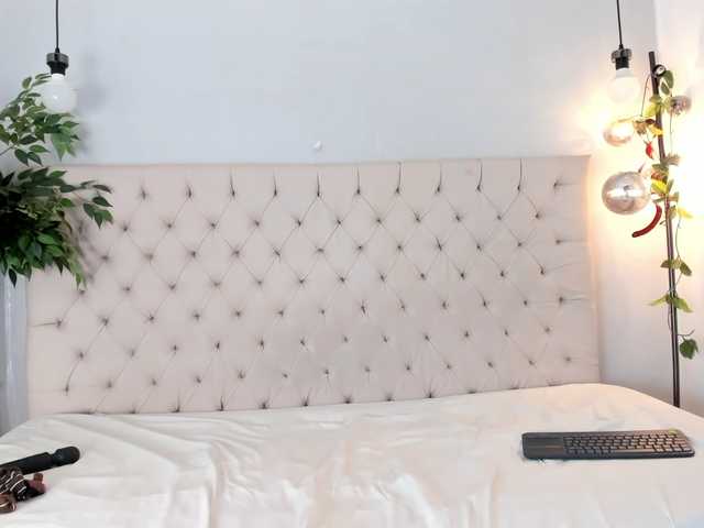 Victoria-Coleman online show from August 6, 9:47 pm