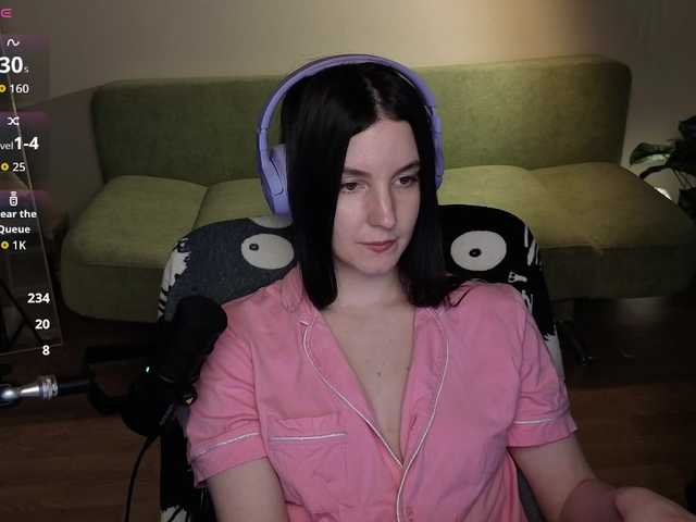 Victoria Winters online show from August 1, 8:15 pm