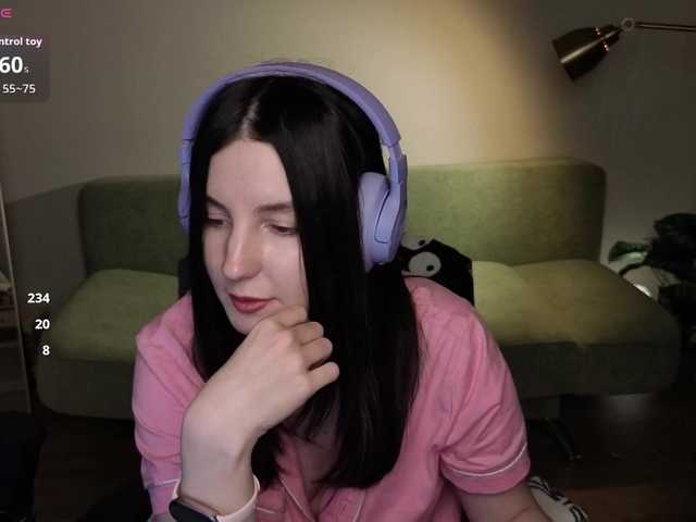 Victoria Winters online show from August 2, 3:30 pm