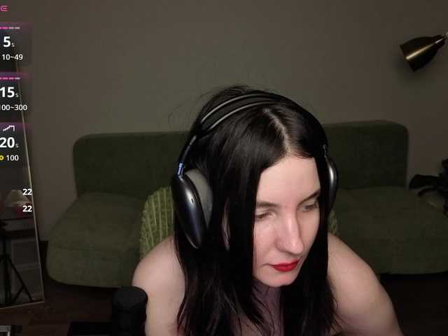 Victoria Winters online show from August 2, 7:10 pm