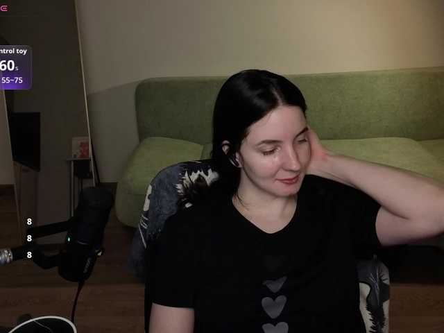 Victoria Winters online show from August 6, 9:25 pm