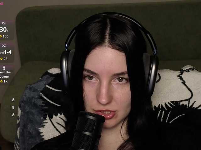 Victoria Winters online show from August 6, 11:15 pm