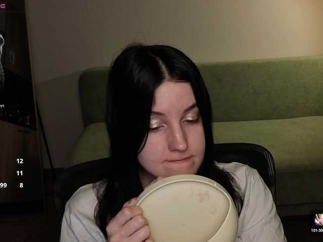 Victoria Winters online show from August 9, 2:01 am