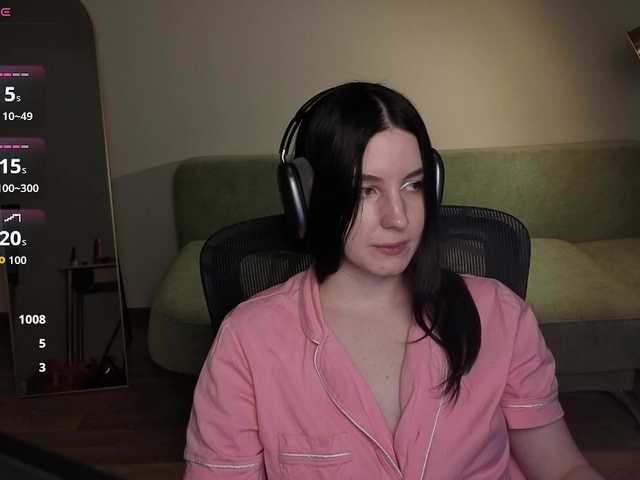 Victoria Winters online show from August 12, 10:45 pm