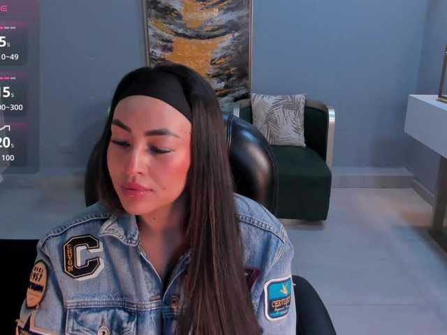 VictoriaBennet online show from August 14, 6:17 am
