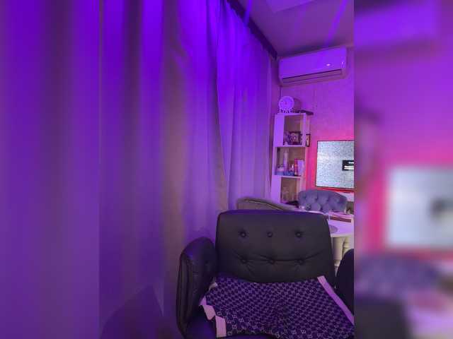VictoriaFoxxx online show from August 3, 9:00 pm
