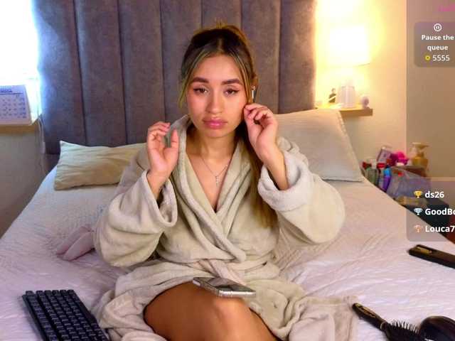 VictoriaHils online show from August 4, 4:31 am
