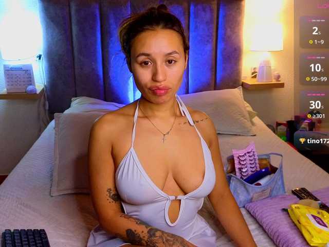 VictoriaHils online show from August 11, 12:12 am