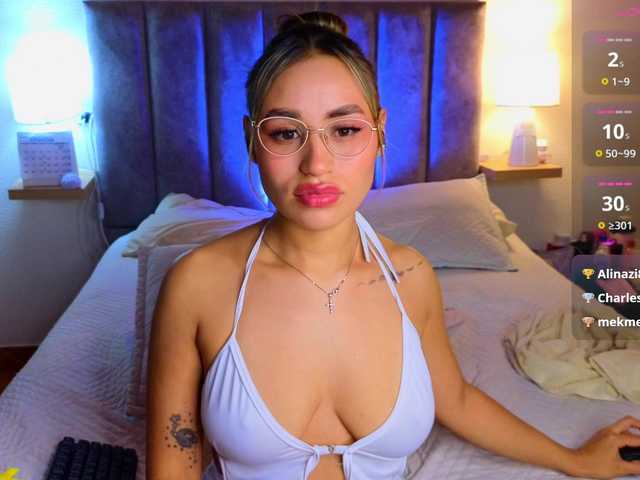 VictoriaHils online show from August 11, 2:24 am