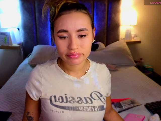 VictoriaHils online show from August 14, 10:57 pm