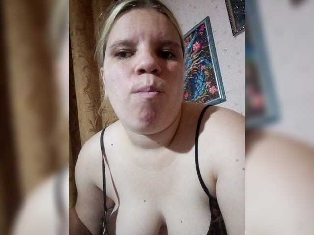 Vikki3011 online show from August 3, 3:19 pm