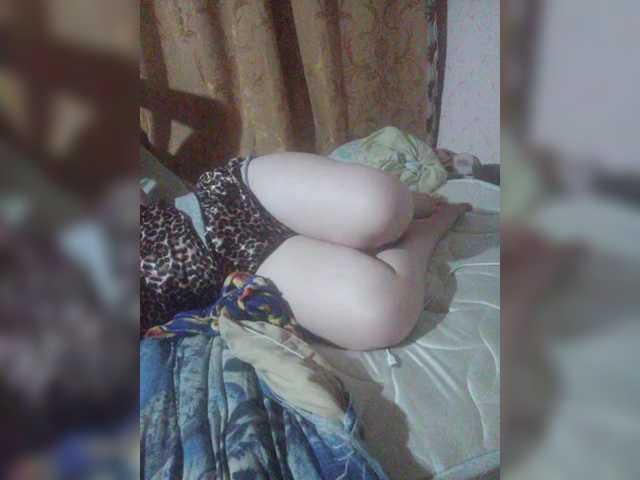 Vikki3011 online show from August 3, 4:25 pm