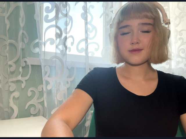 VivienaRoyze online show from August 7, 8:14 am