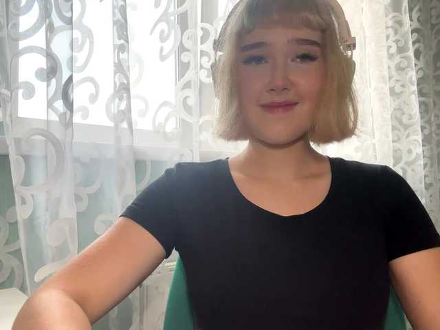 VivienaRoyze online show from August 7, 9:20 am
