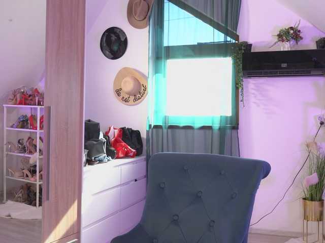 VixenIvy online show from August 11, 6:26 am