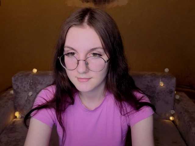 VixenLight online show from March 12, 9:39 am