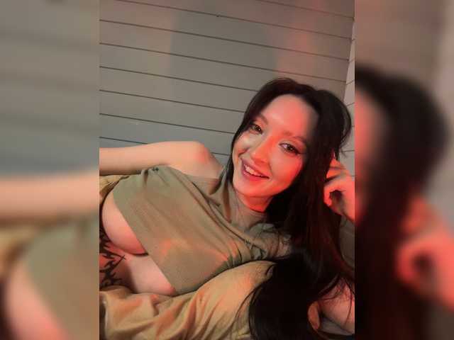 WeQueens- online show from August 11, 8:55 pm