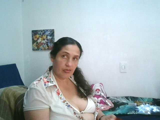 Ximenajimenez online show from August 9, 10:00 pm