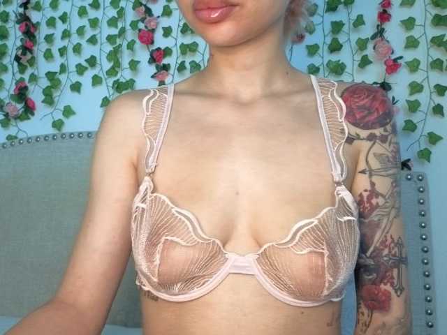 Xoxcat online show from July 31, 6:35 pm
