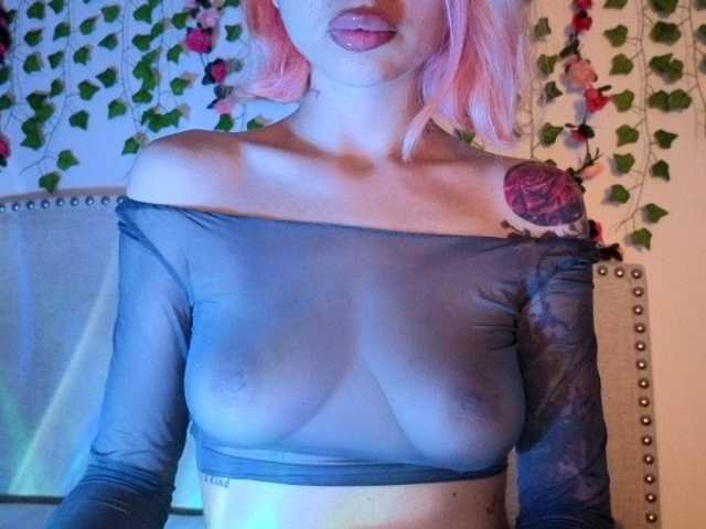 Xoxcat online show from August 2, 6:20 am