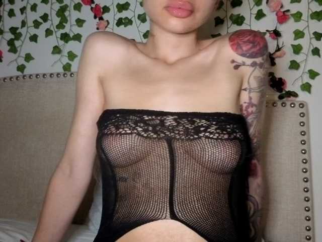 Xoxcat online show from August 9, 4:02 am