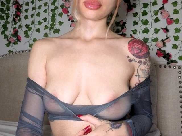 Xoxcat online show from August 13, 5:10 am