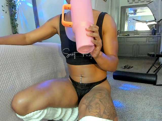 Yiauana online show from August 6, 8:41 pm