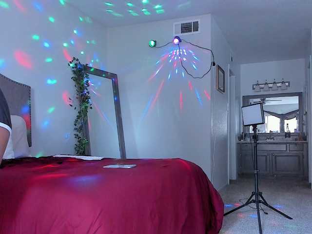 Yiauana online show from August 11, 5:48 pm