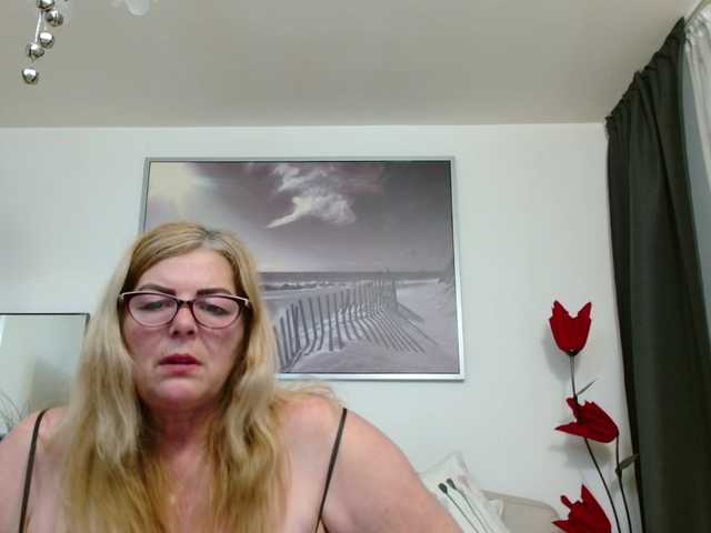YulliaMilf online show from June 4, 3:49 pm