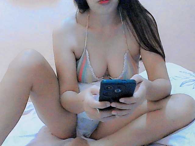 Yummyflirttits69 online show from August 15, 2:32 pm