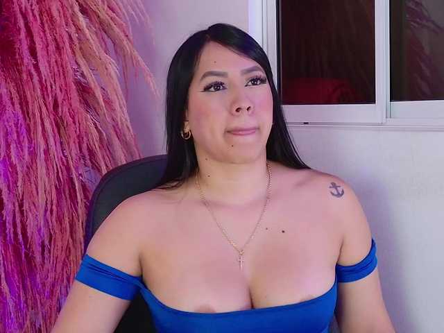 ZoeCamils online show from July 31, 6:57 pm