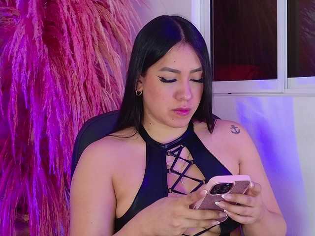 ZoeCamils online show from August 5, 5:33 pm