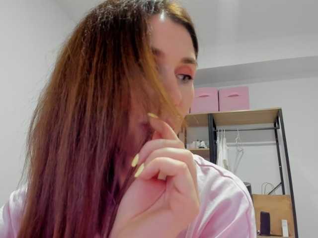 ZoiKissy online show from June 21, 11:38 pm