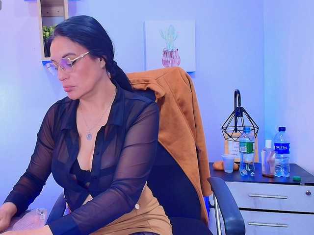 Zuzana21 online show from August 11, 2:30 pm