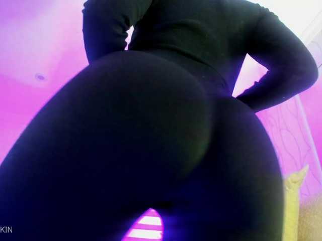 abellaskin1 online show from August 2, 10:38 pm