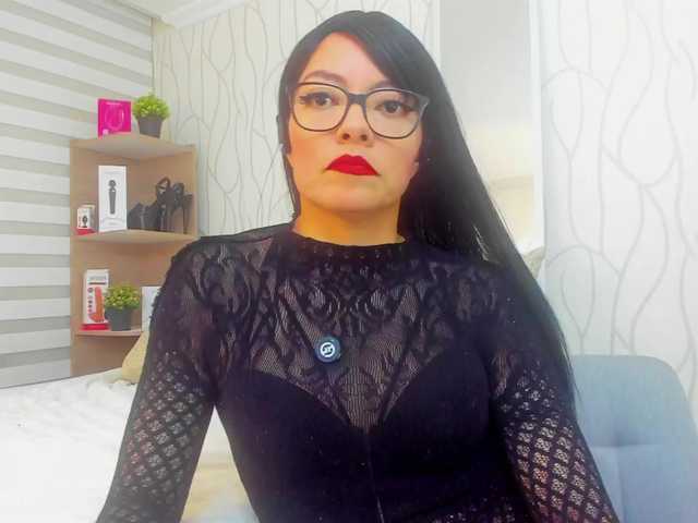 abellaskin1 online show from August 7, 12:10 am