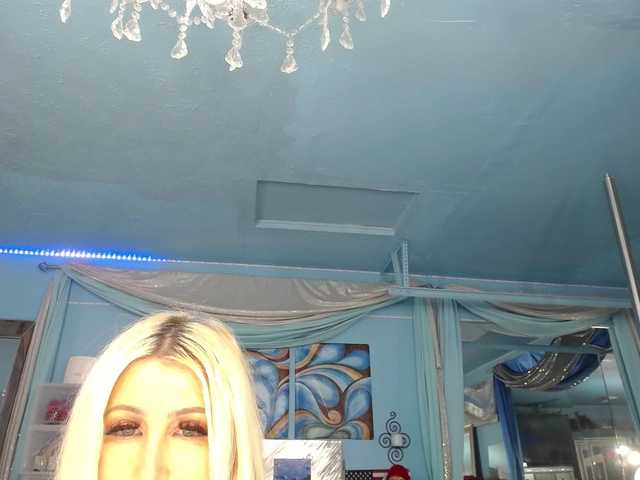 adrianna fox online show from August 14, 8:40 am