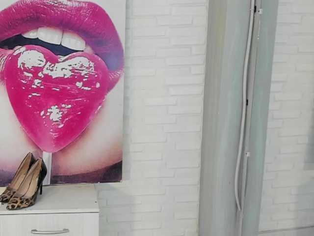 aileenkys online show from August 12, 8:33 pm