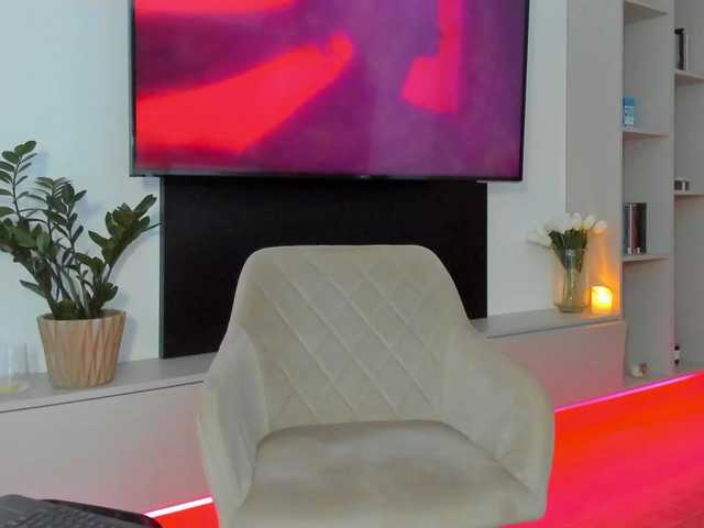 AllisonAlly online show from August 13, 4:43 pm