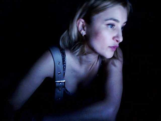 misssQueen online show from August 11, 1:07 am