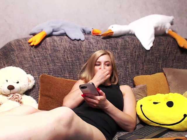 misssQueen online show from August 12, 11:40 pm