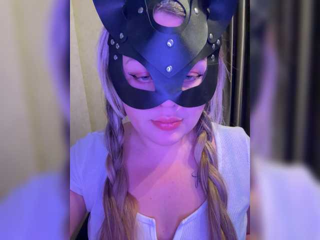 Maria2928 online show from August 5, 8:40 pm