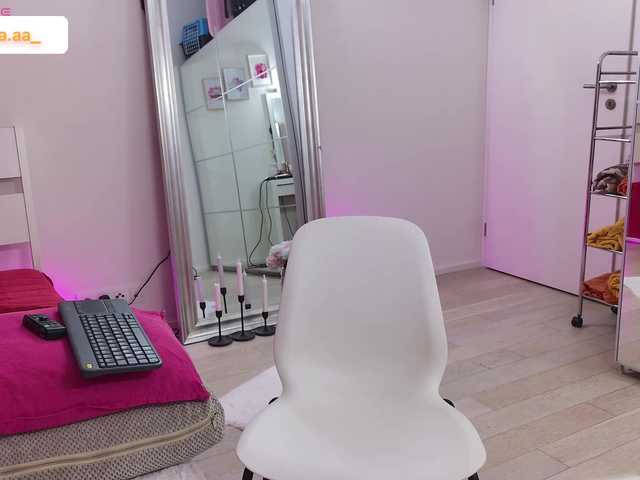 andrea00955 online show from August 11, 10:50 am