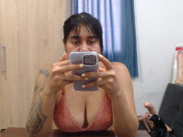 andreitatrujillo online show from July 2, 9:05 pm