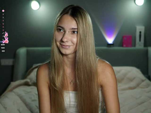 ange-linka online show from August 14, 8:23 pm
