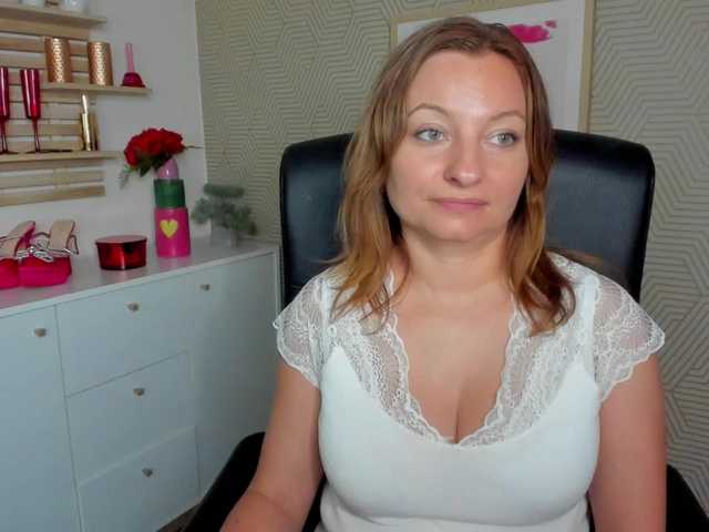 angelaLove13 online show from August 13, 6:38 am