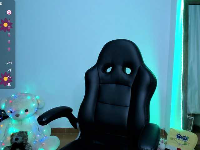 angelaagomez online show from August 13, 5:21 am